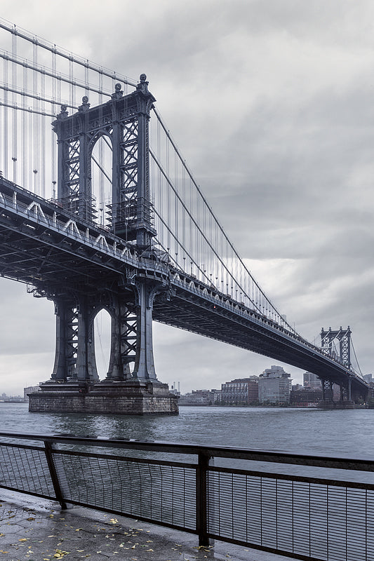 The mighty manhattan bridge from manhattan to brooklyn